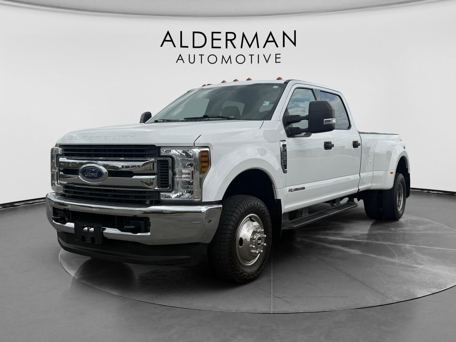 Oxford White 2018 Ford F-350 Super Duty XLT Crew Cab LB DRW 4WD Pickup Truck Four-Wheel Drive 6-Speed Automatic