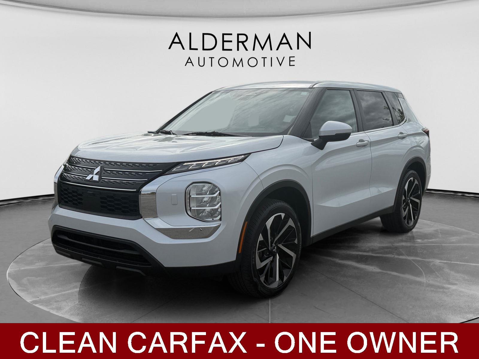 White Diamond 2022 Mitsubishi Outlander ES S-AWC SUV / Crossover All-Wheel Drive Continuously Variable Transmission