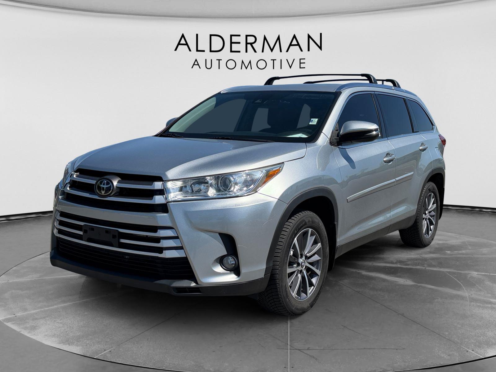 Celestial Silver Metallic 2019 Toyota Highlander XLE AWD SUV / Crossover All-Wheel Drive 8-Speed Automatic