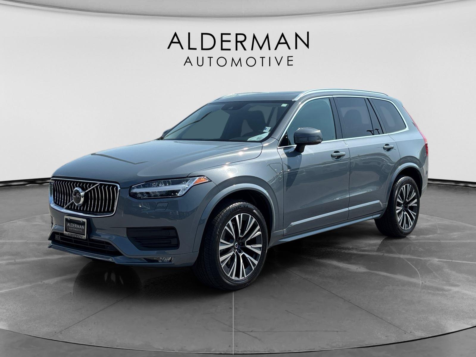 Gray (Thunder Grey Metallic) 2022 Volvo XC90 T6 Momentum 7-Passenger AWD SUV / Crossover All-Wheel Drive Automatic