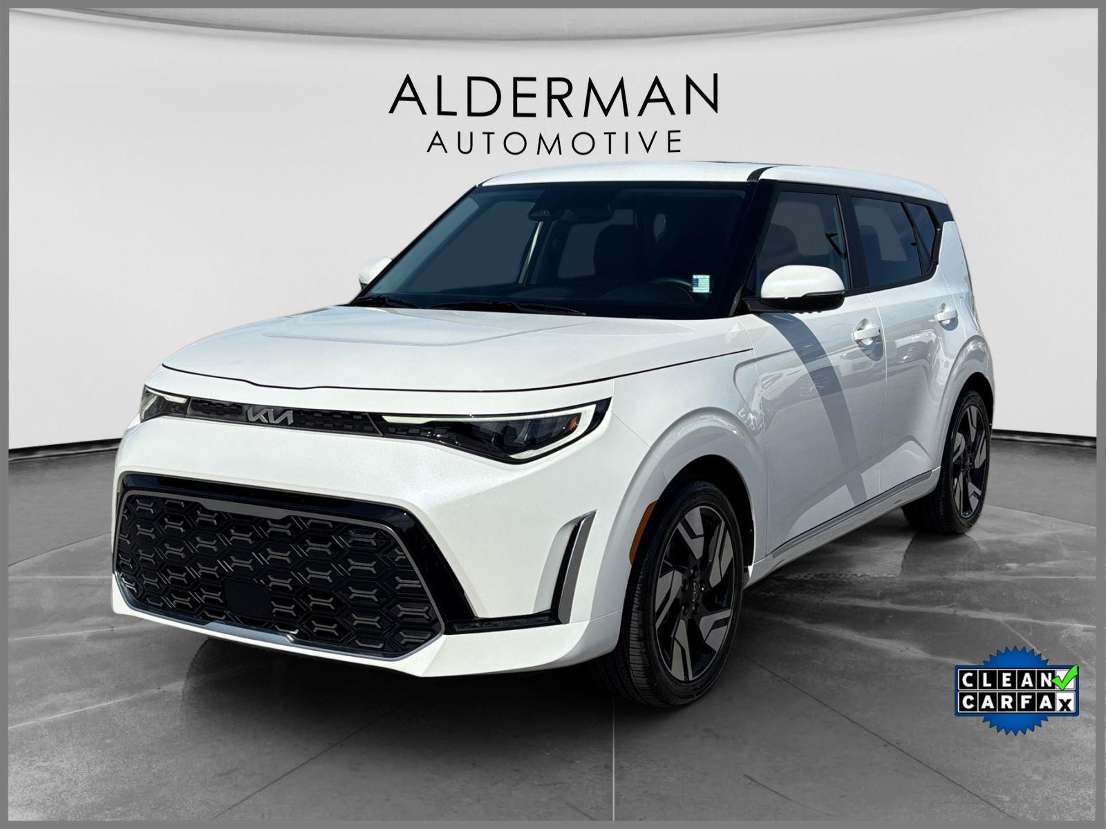 Snow White Pearl 2023 Kia Soul GT-Line FWD SUV / Crossover Front-Wheel Drive Continuously Variable Transmission