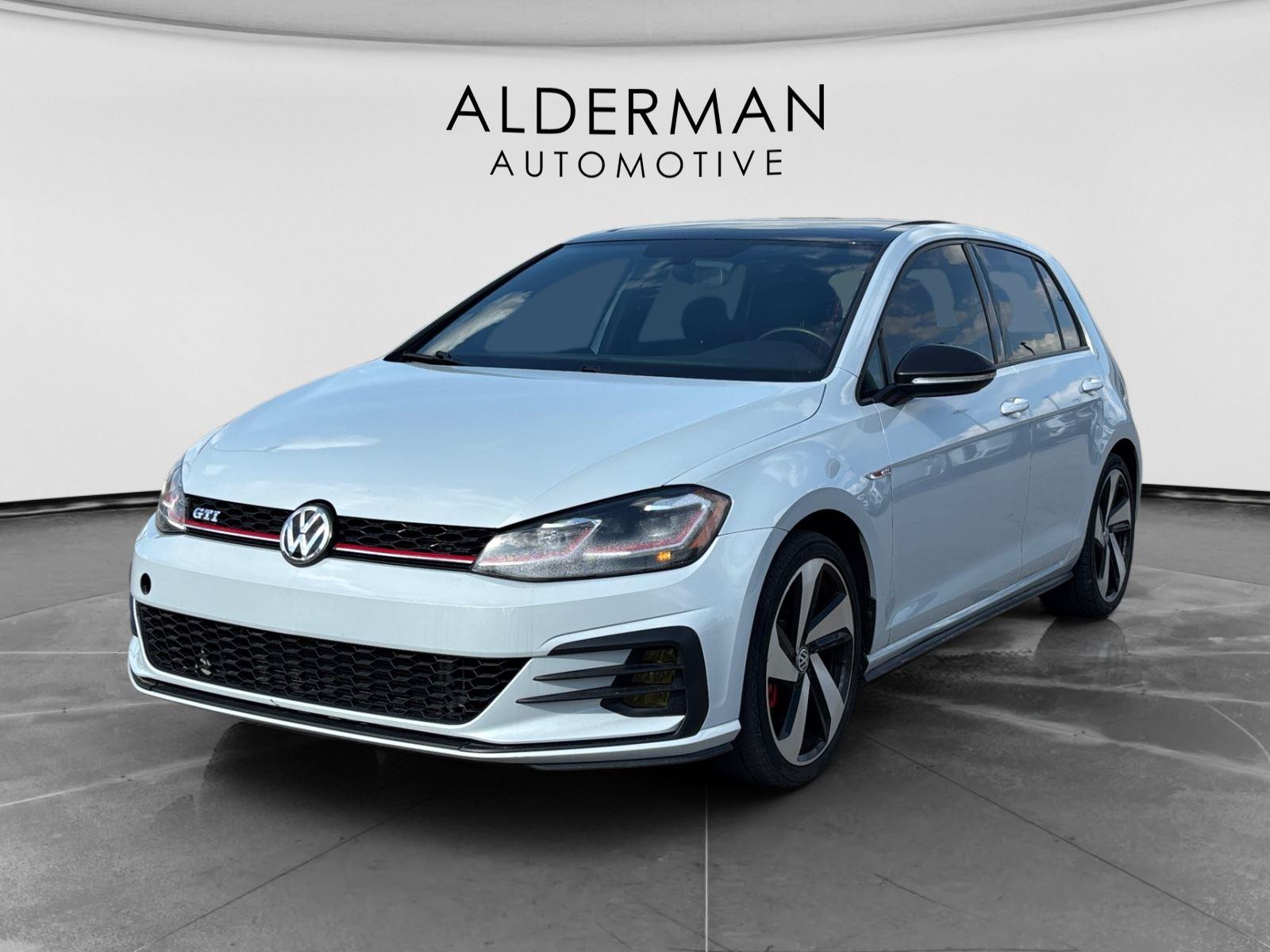 White Silver Metallic 2018 Volkswagen Golf GTI 2.0T SE 4-Door FWD Hatchback Front-Wheel Drive Manual