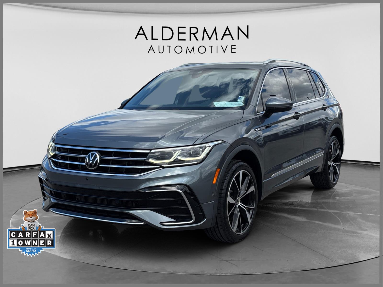 Platinum Gray Metallic 2022 Volkswagen Tiguan SUV / Crossover All-Wheel Drive Automatic