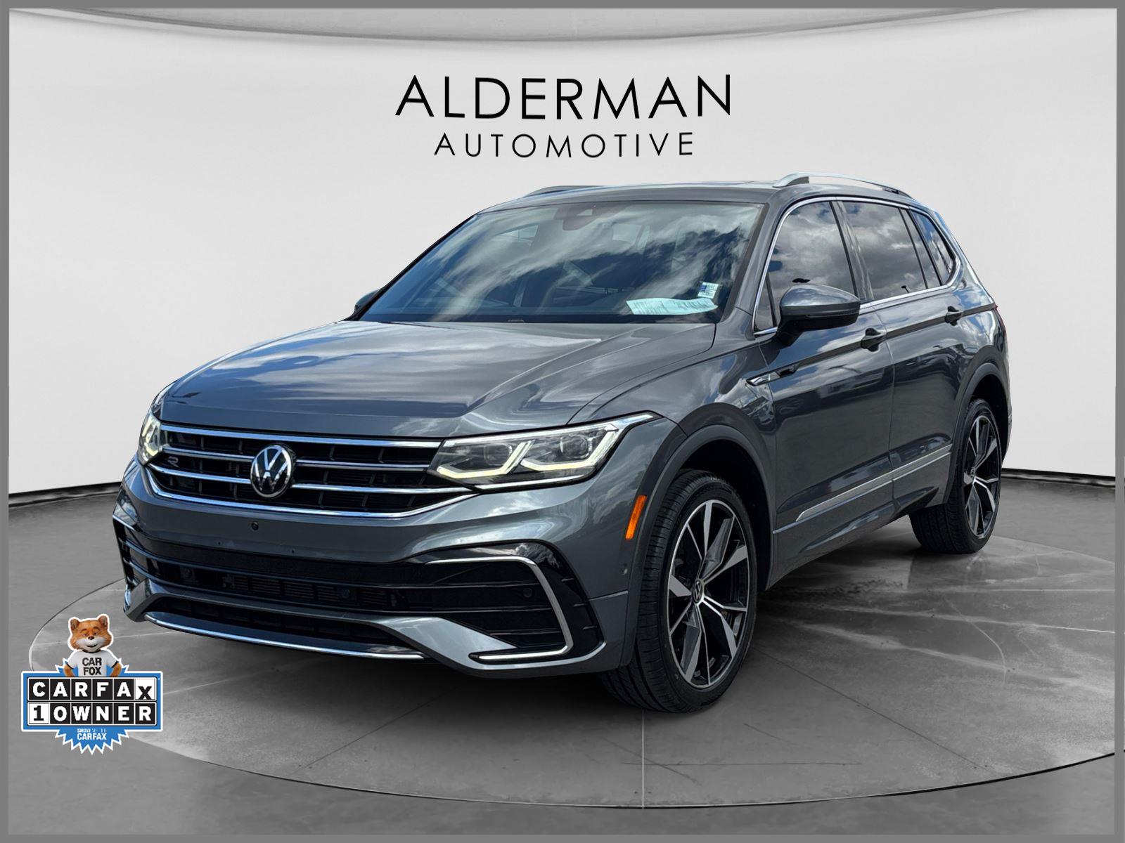 Platinum Gray Metallic 2022 Volkswagen Tiguan SUV / Crossover All-Wheel Drive Automatic
