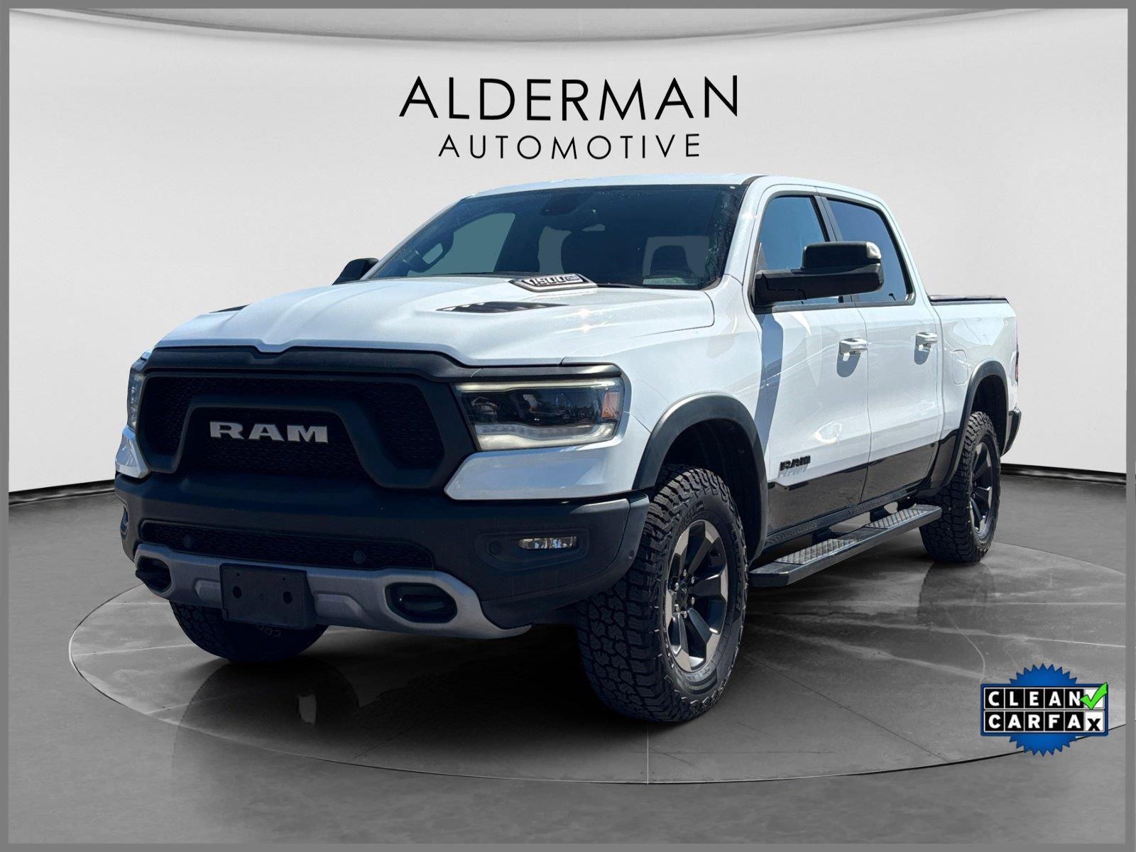 Bright White Clearcoat 2019 RAM 1500 Pickup Truck Four-Wheel Drive 8-Speed Automatic
