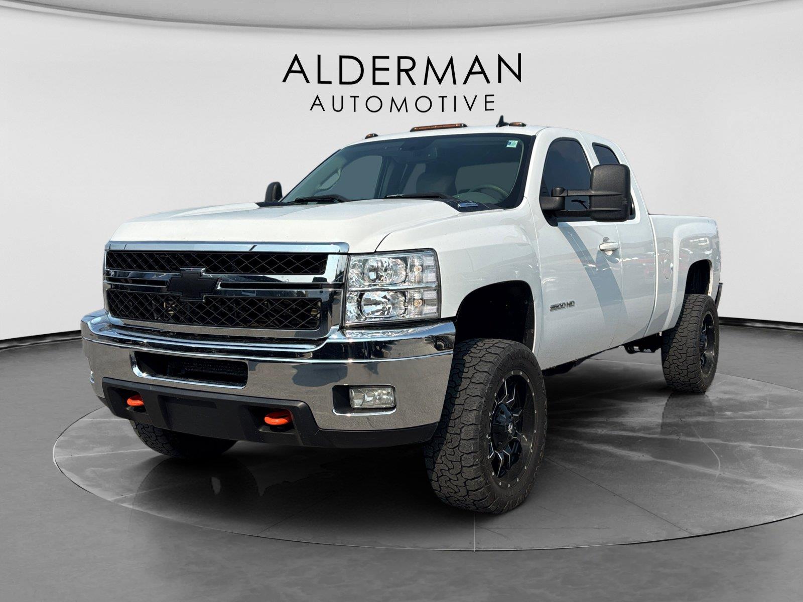 Summit White 2011 Chevrolet Silverado 2500HD Pickup Truck Four-Wheel Drive 6-Speed Automatic