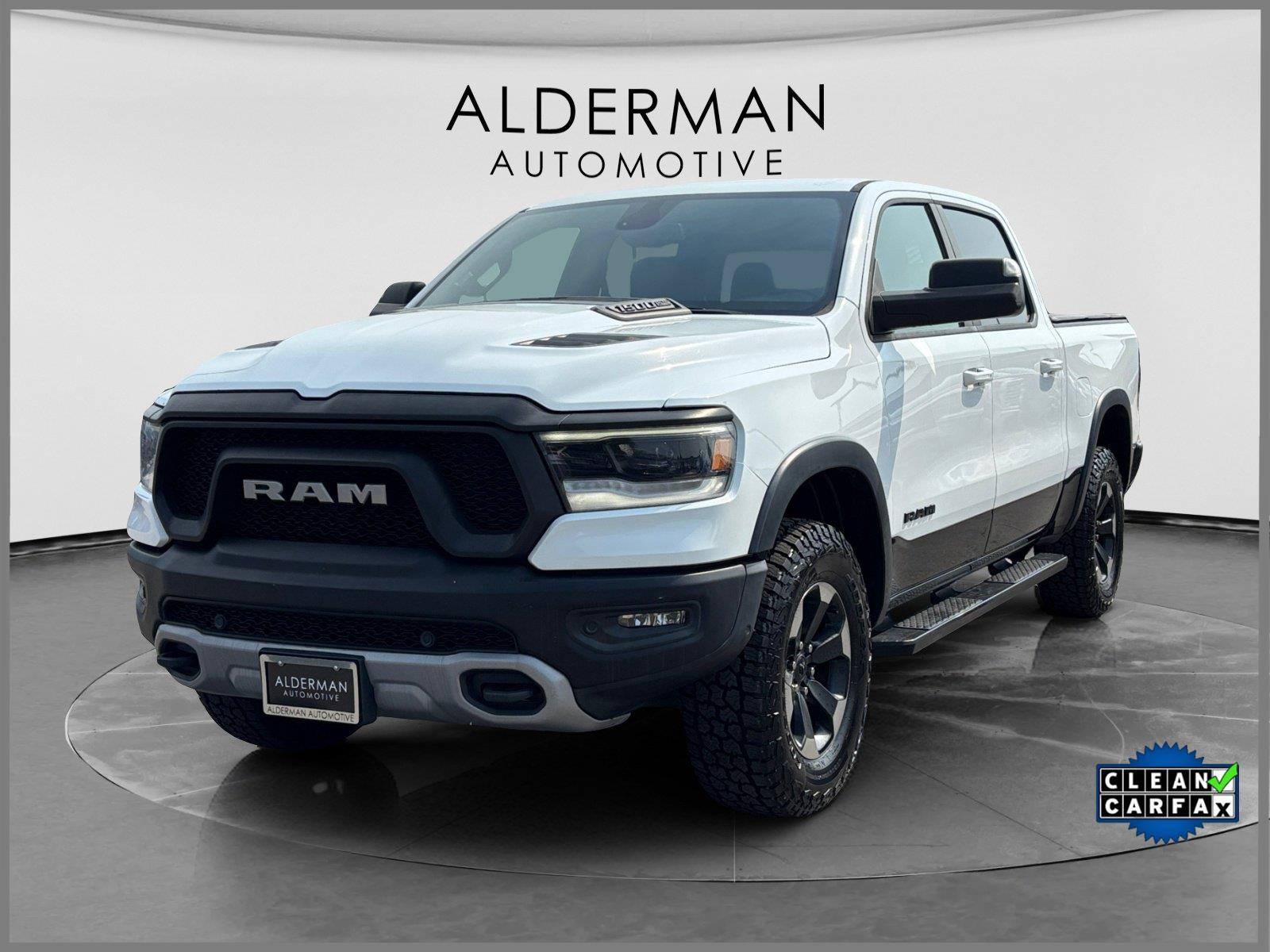 Bright White Clearcoat 2019 RAM 1500 Pickup Truck Four-Wheel Drive 8-Speed Automatic