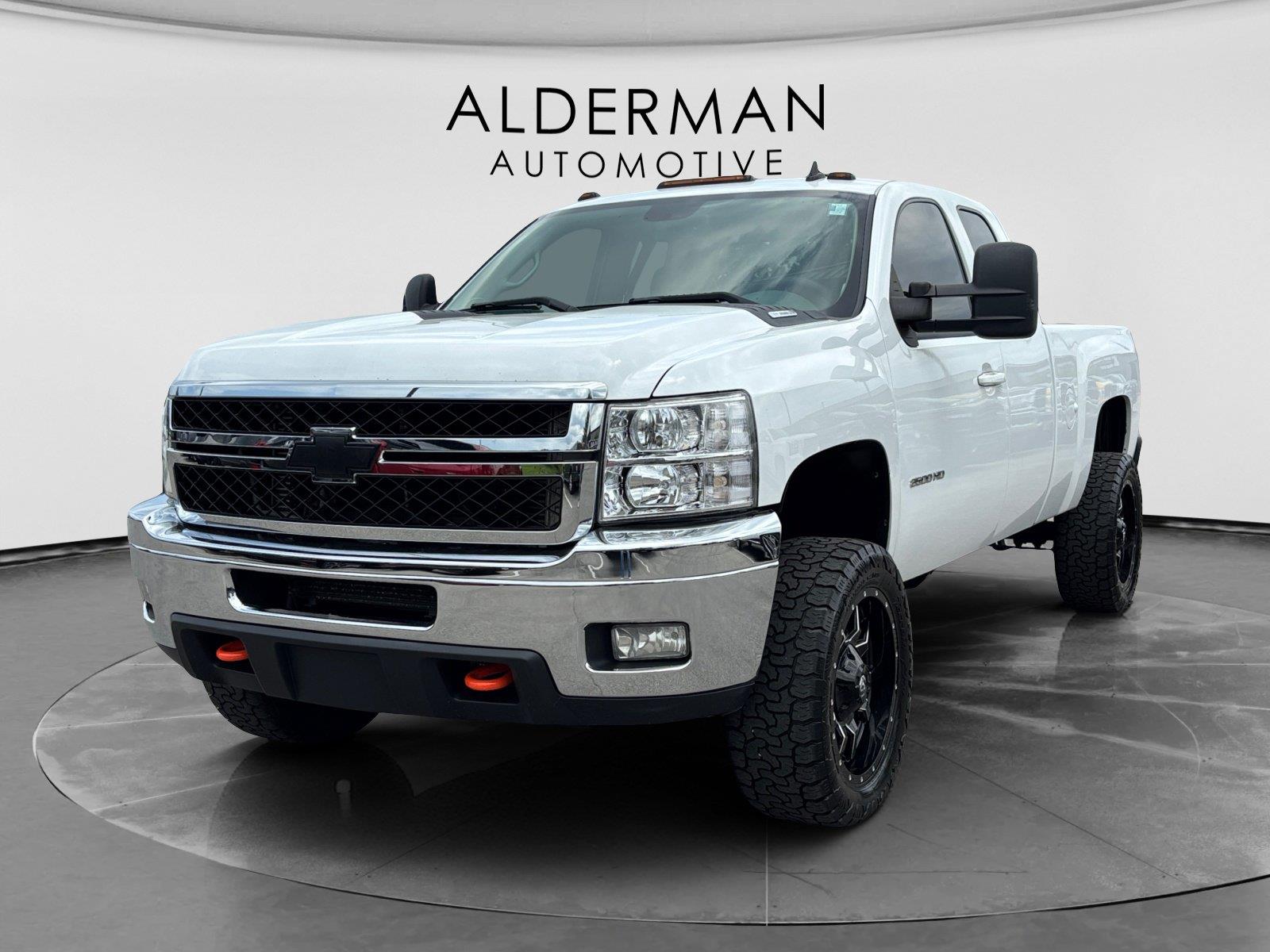 Summit White 2011 Chevrolet Silverado 2500HD Pickup Truck Four-Wheel Drive 6-Speed Automatic