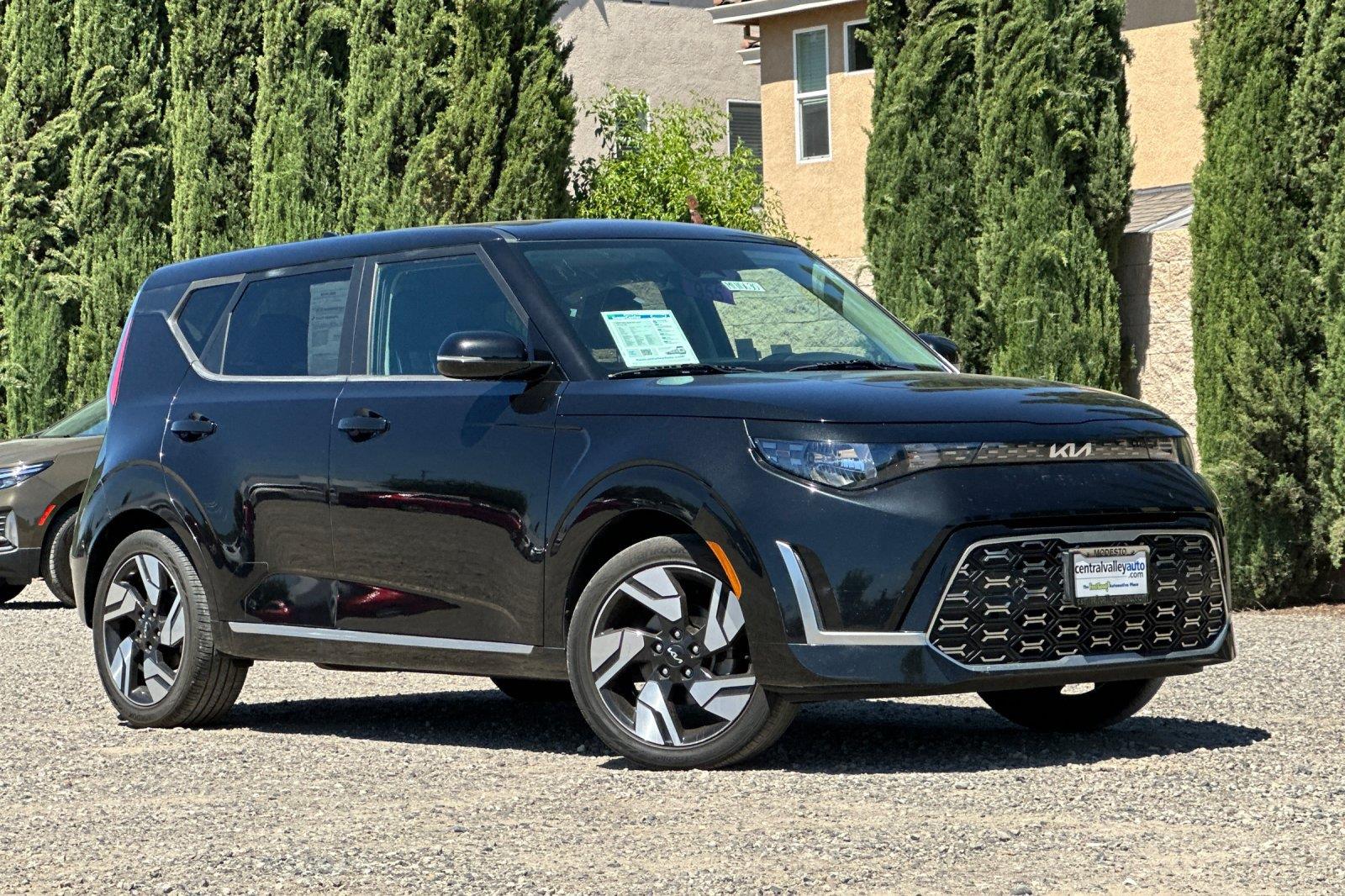 Fusion Black 2023 Kia Soul SUV / Crossover Front-Wheel Drive Continuously Variable Transmission