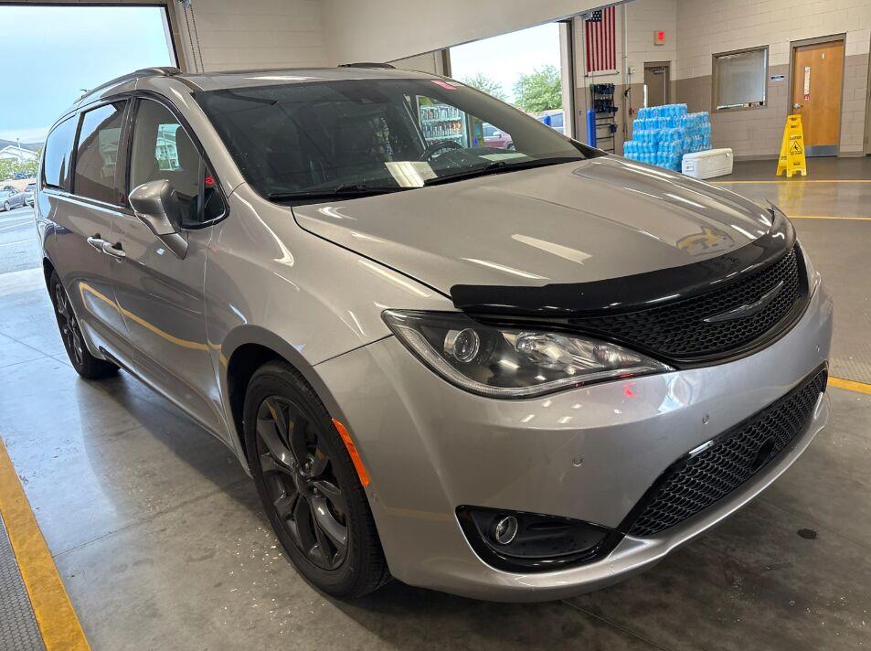 2019 Chrysler Pacifica Limited FWD