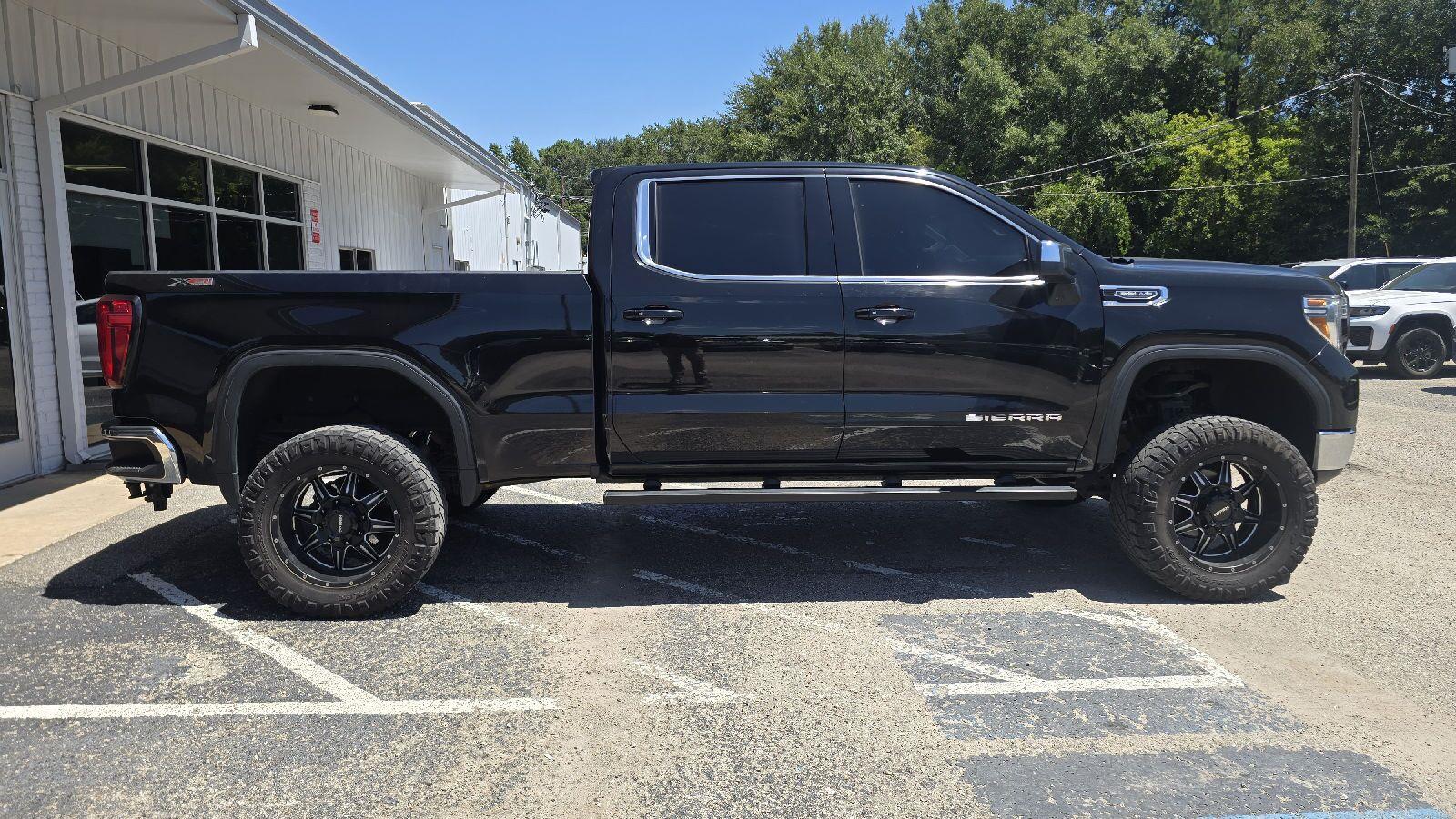  2022 GMC Sierra 1500 Limited SLE Crew Cab 4WD   