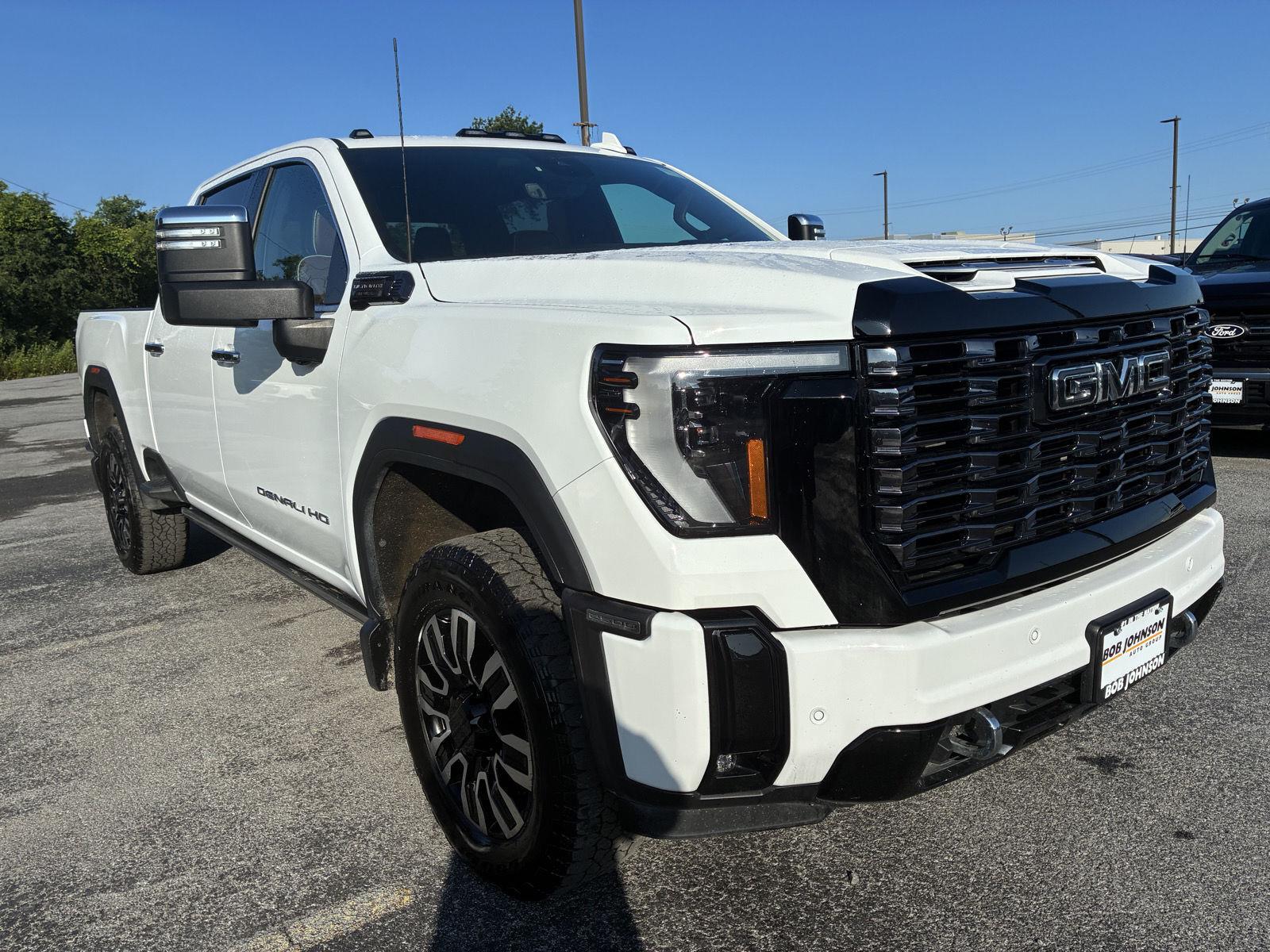 Summit White 2025 GMC Sierra 2500HD Pickup Truck Four-Wheel Drive Automatic