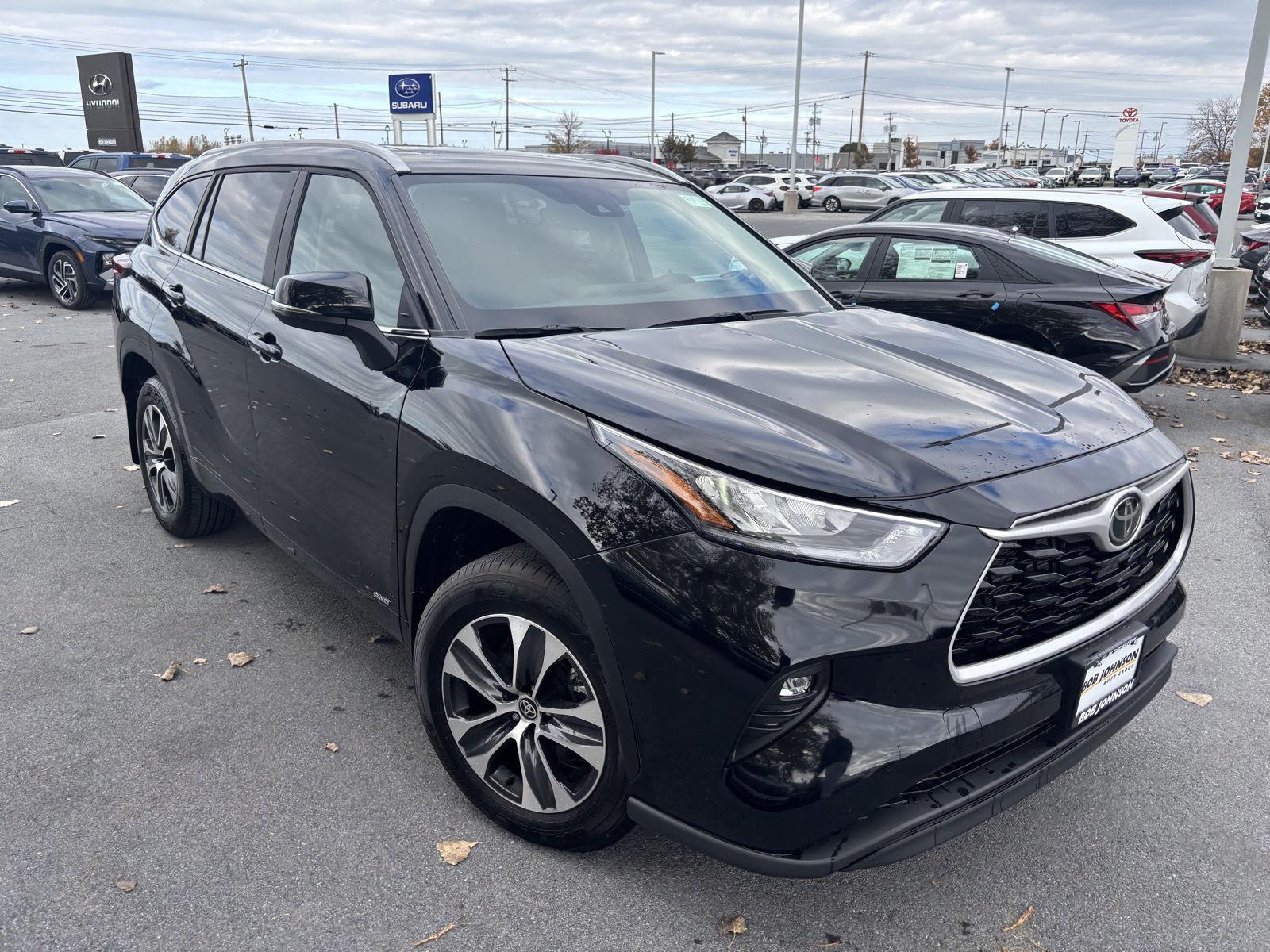 Midnight Black Metallic 2026 Toyota Highlander SUV / Crossover All-Wheel Drive