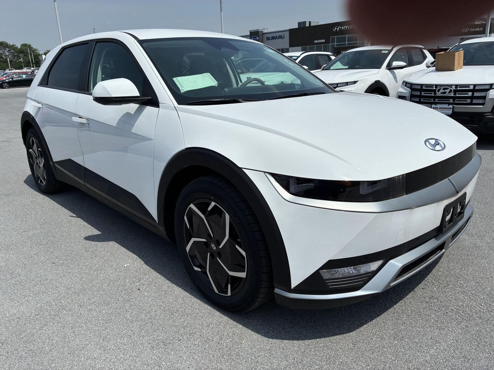 Atlas White 2024 Hyundai Ioniq 5 SUV / Crossover All-Wheel Drive Automatic