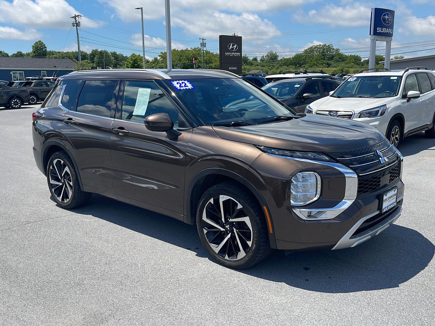Deep Bronze Metallic 2022 Mitsubishi Outlander SUV / Crossover All-Wheel Drive Continuously Variable Transmission