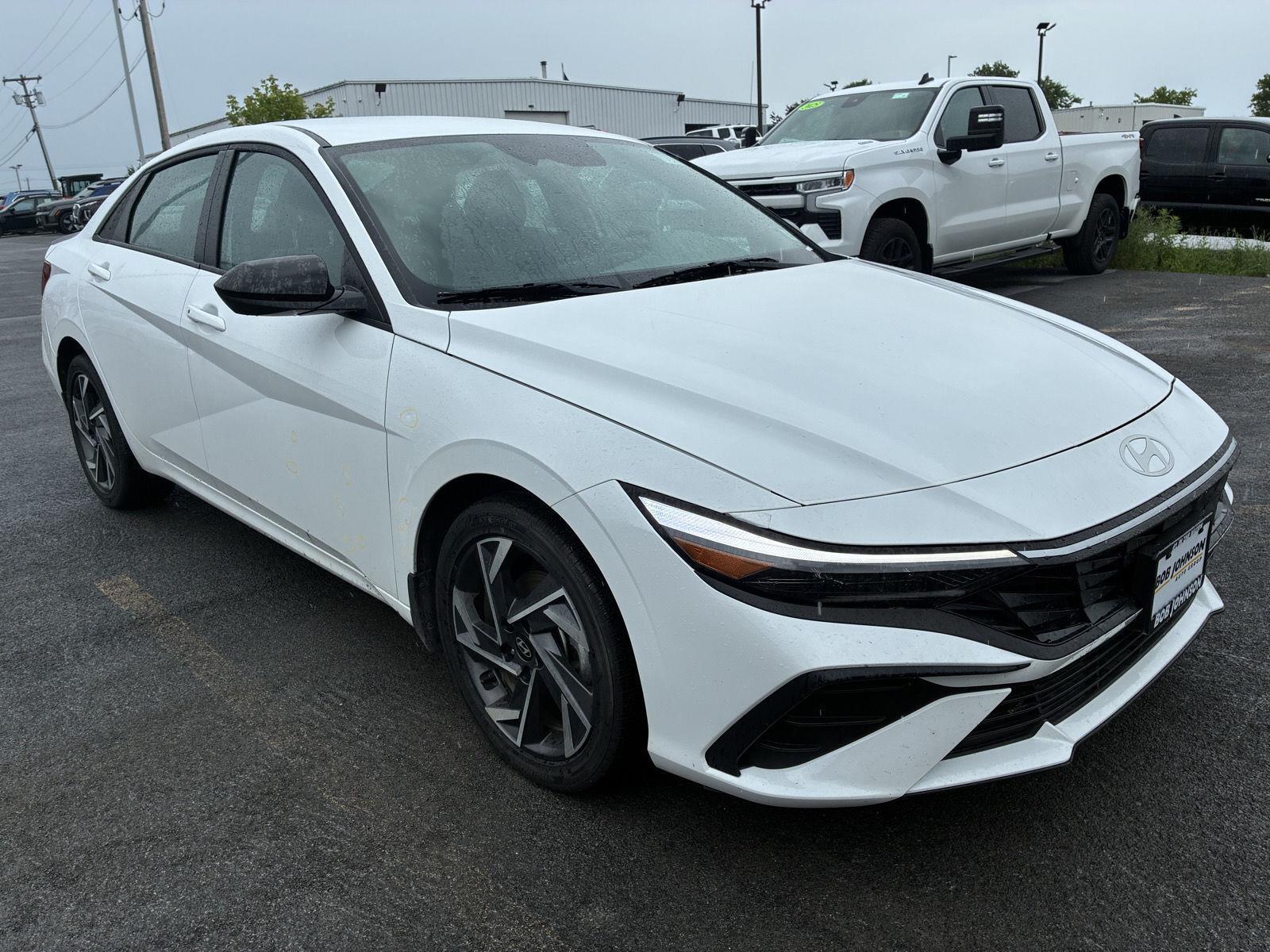 Serenity White 2025 Hyundai Elantra Hybrid Sedan Front-Wheel Drive Automatic