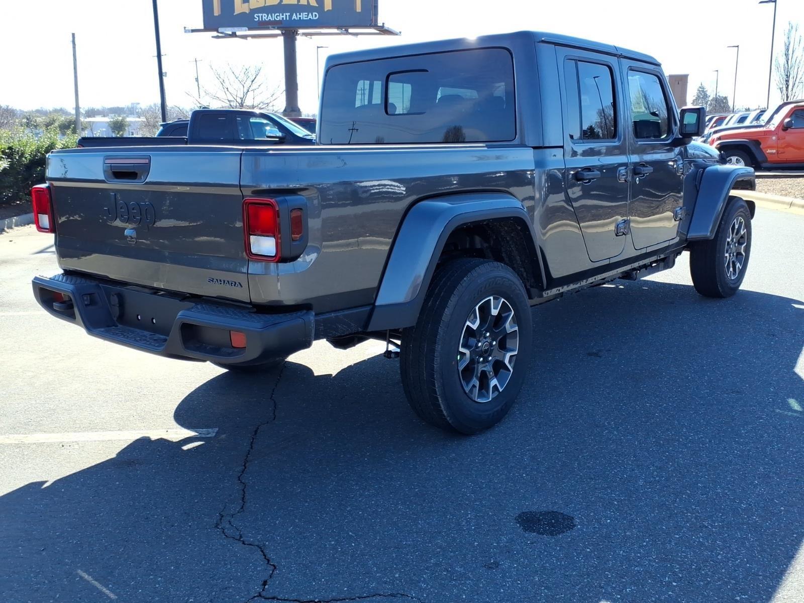 New 2026 Granite Crystal Metallic Clearcoat Jeep Sahara image 2