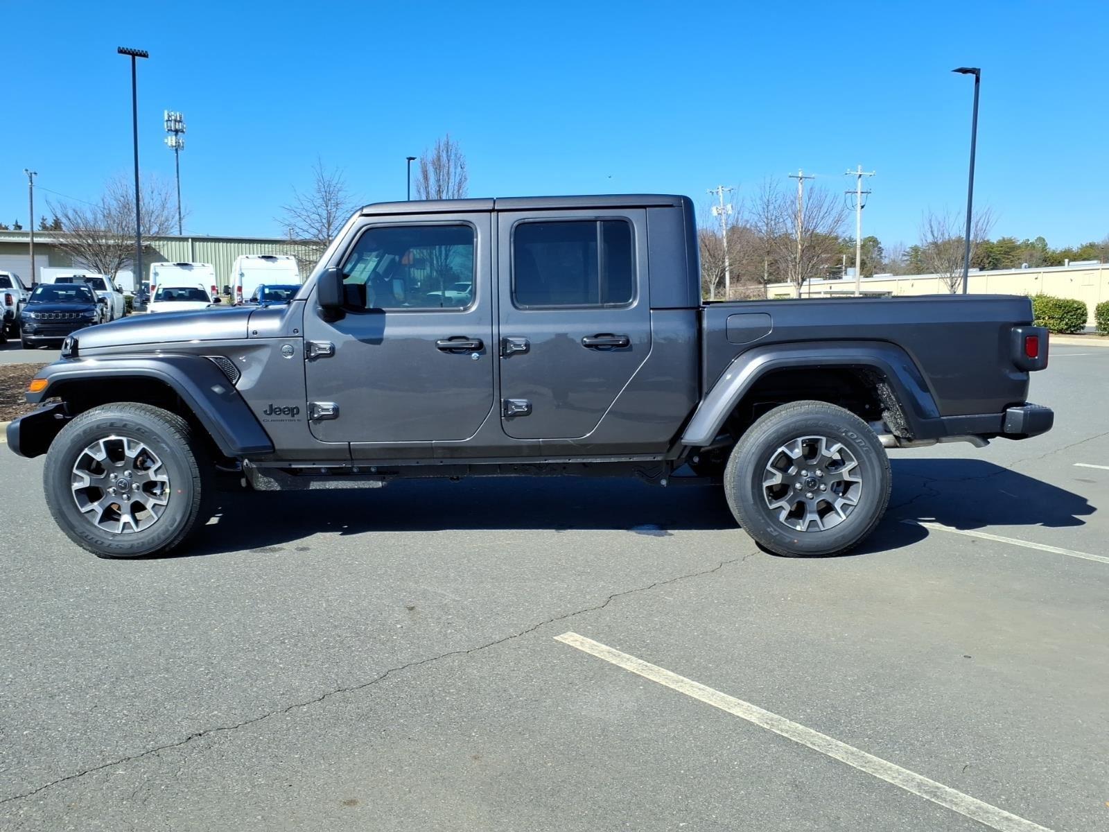 New 2026 Granite Crystal Metallic Clearcoat Jeep Sahara image 3