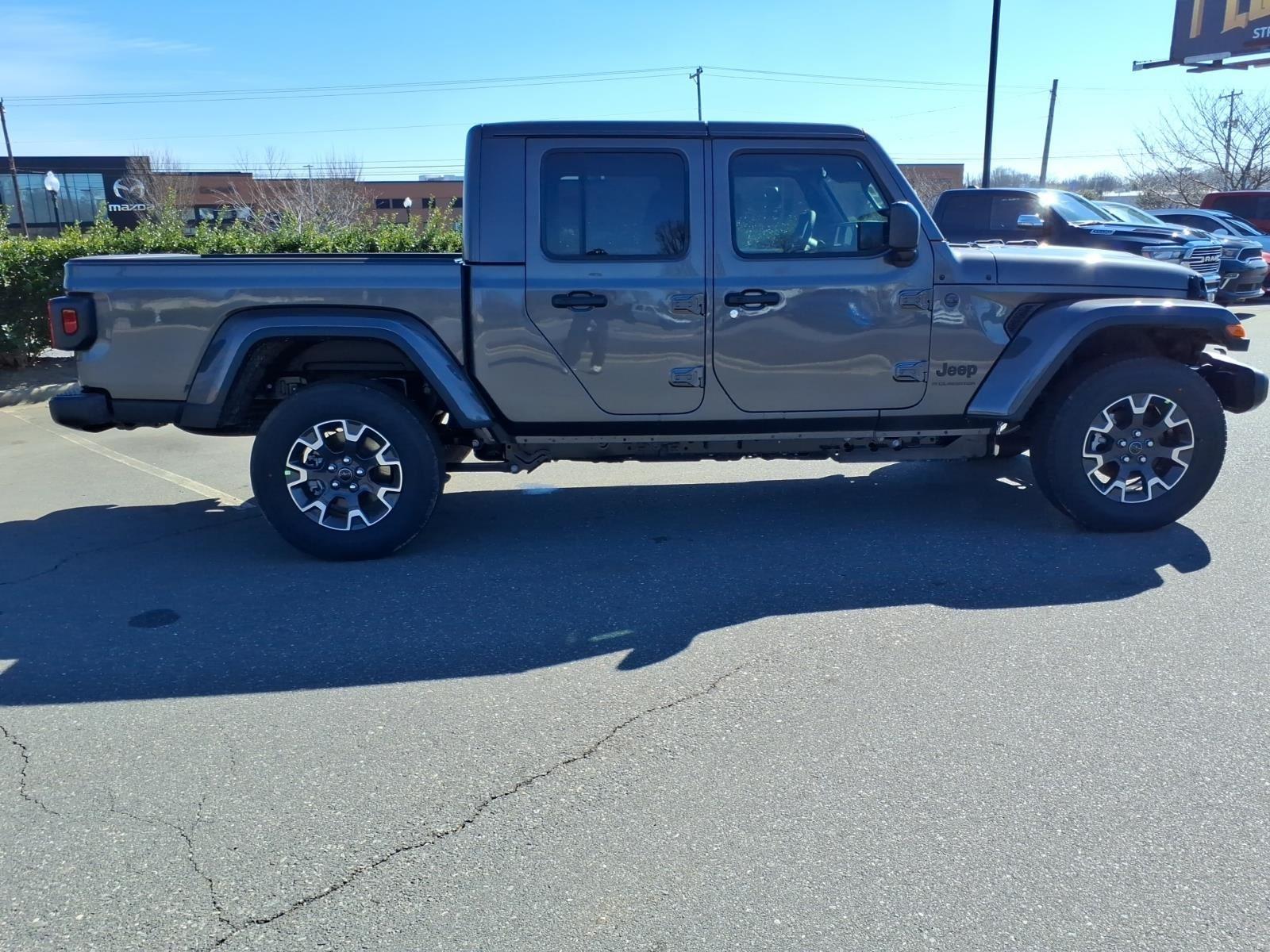New 2026 Granite Crystal Metallic Clearcoat Jeep Sahara image 12