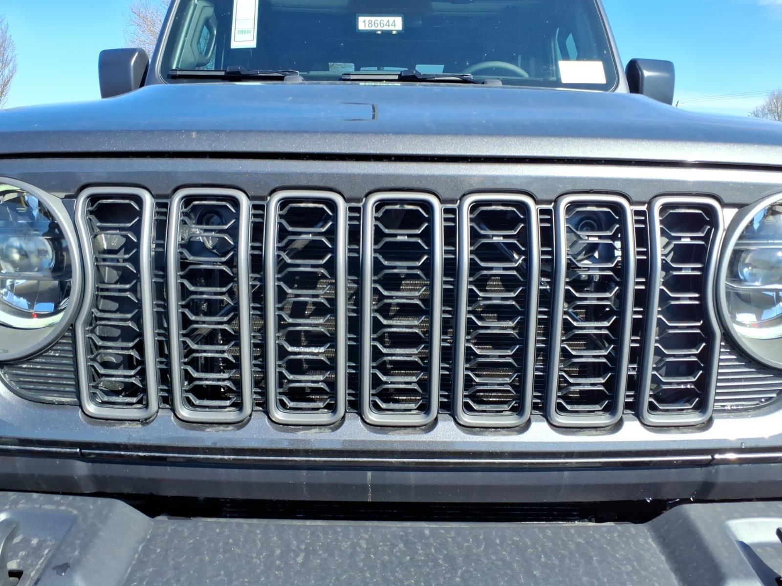 New 2026 Granite Crystal Metallic Clearcoat Jeep Sahara image 15