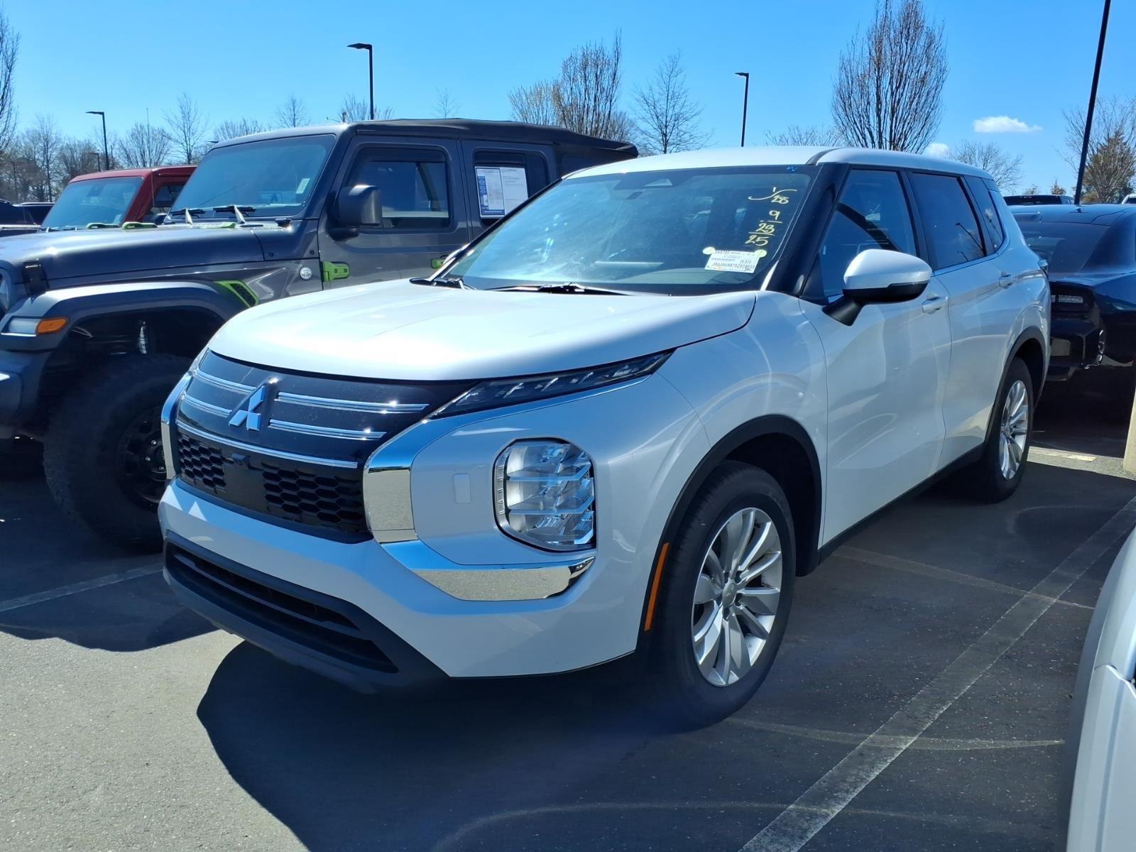 2025 Mitsubishi Outlander ES FWD