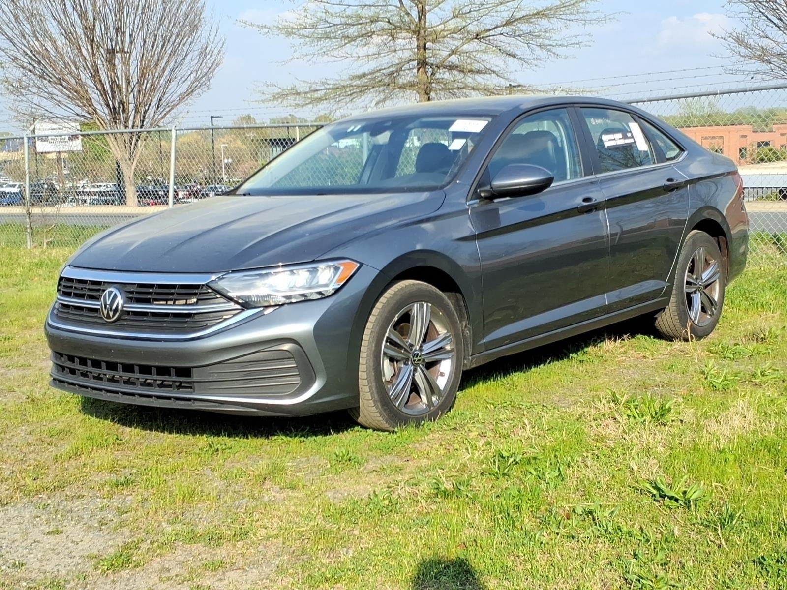 Platinum Gray Metallic 2024 Volkswagen Jetta SE FWD Sedan Front-Wheel Drive Automatic