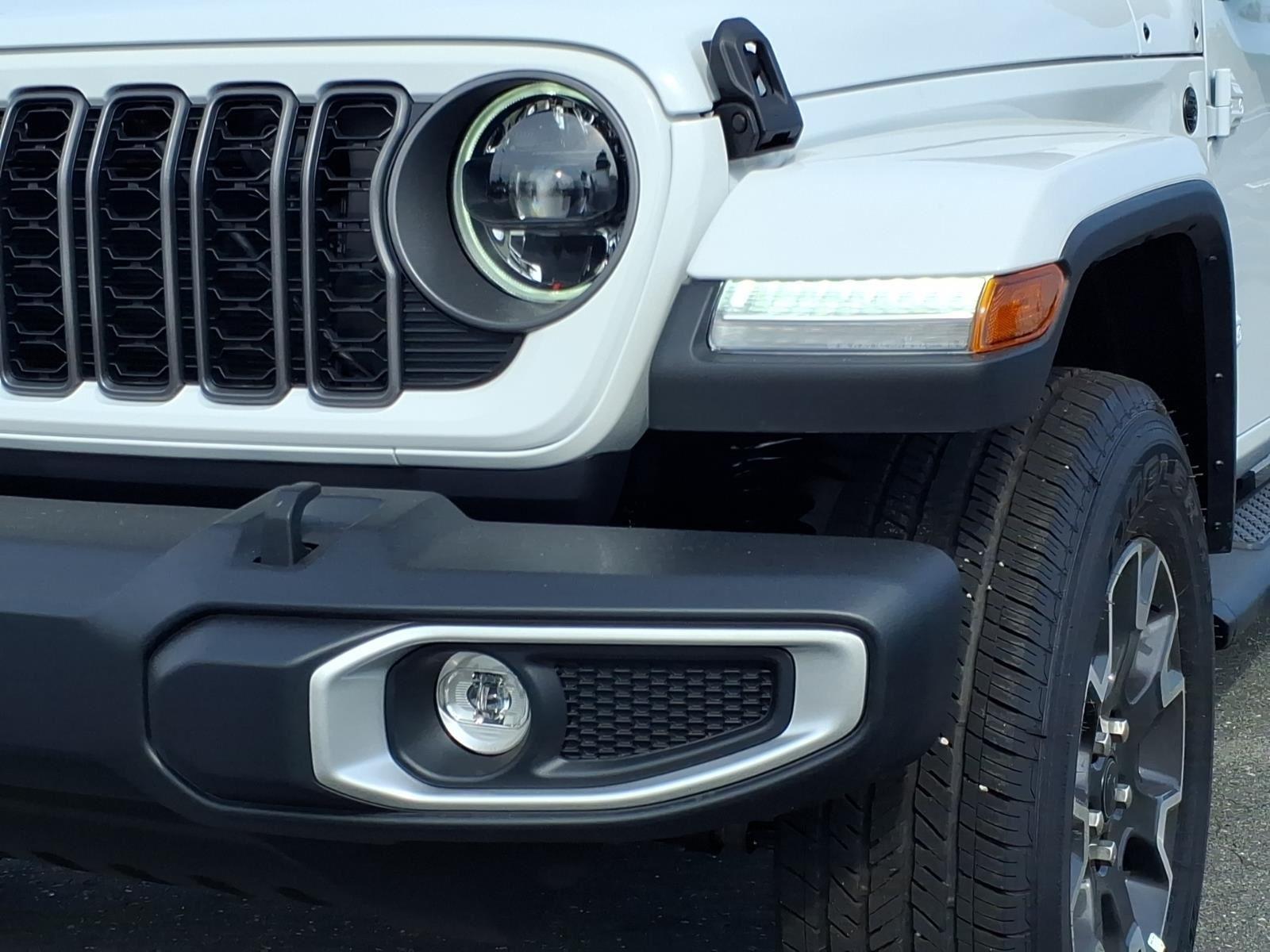 New 2026 Bright White Clearcoat Jeep Sahara image 16