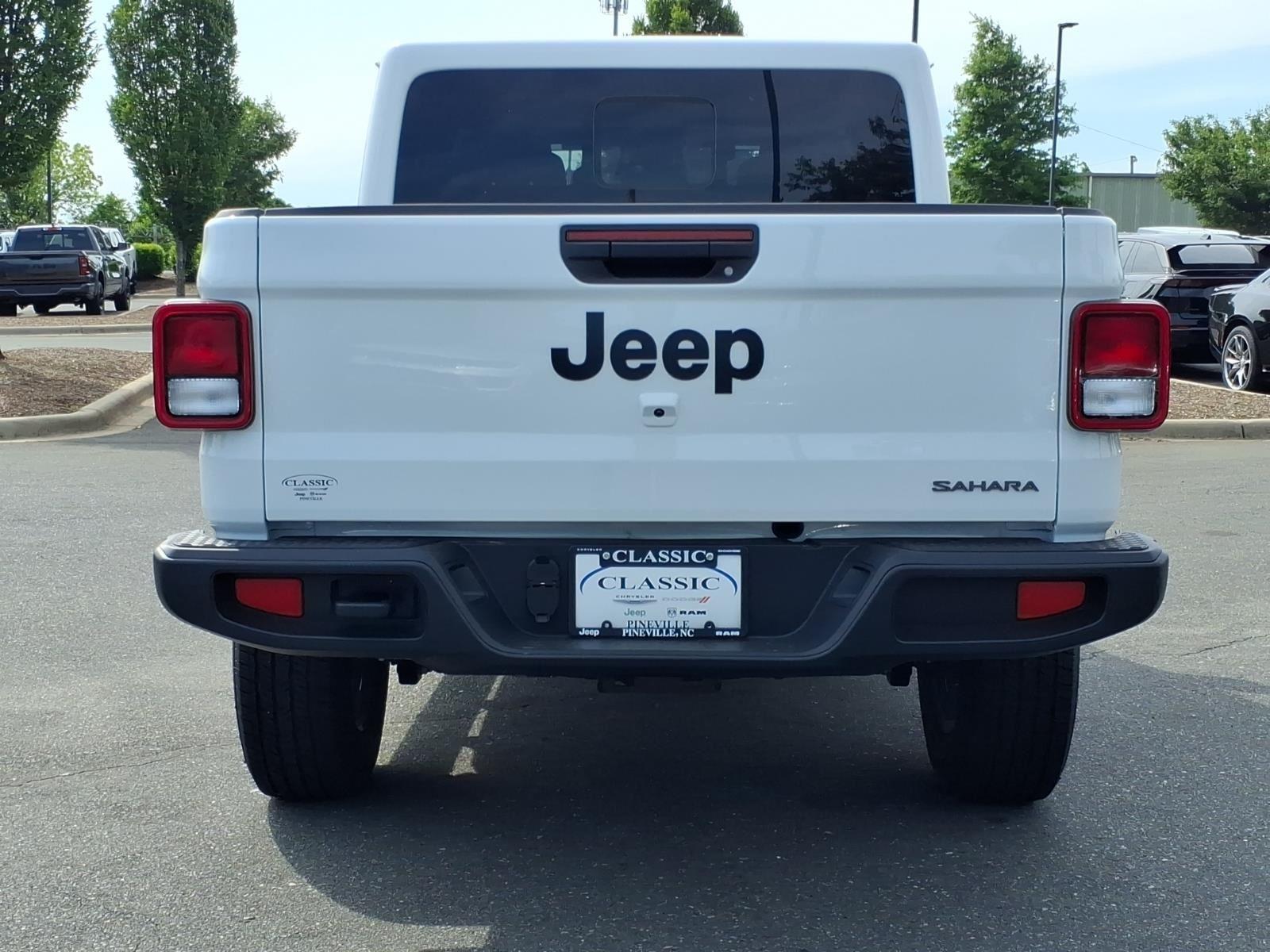 New 2026 Bright White Clearcoat Jeep Sahara image 17