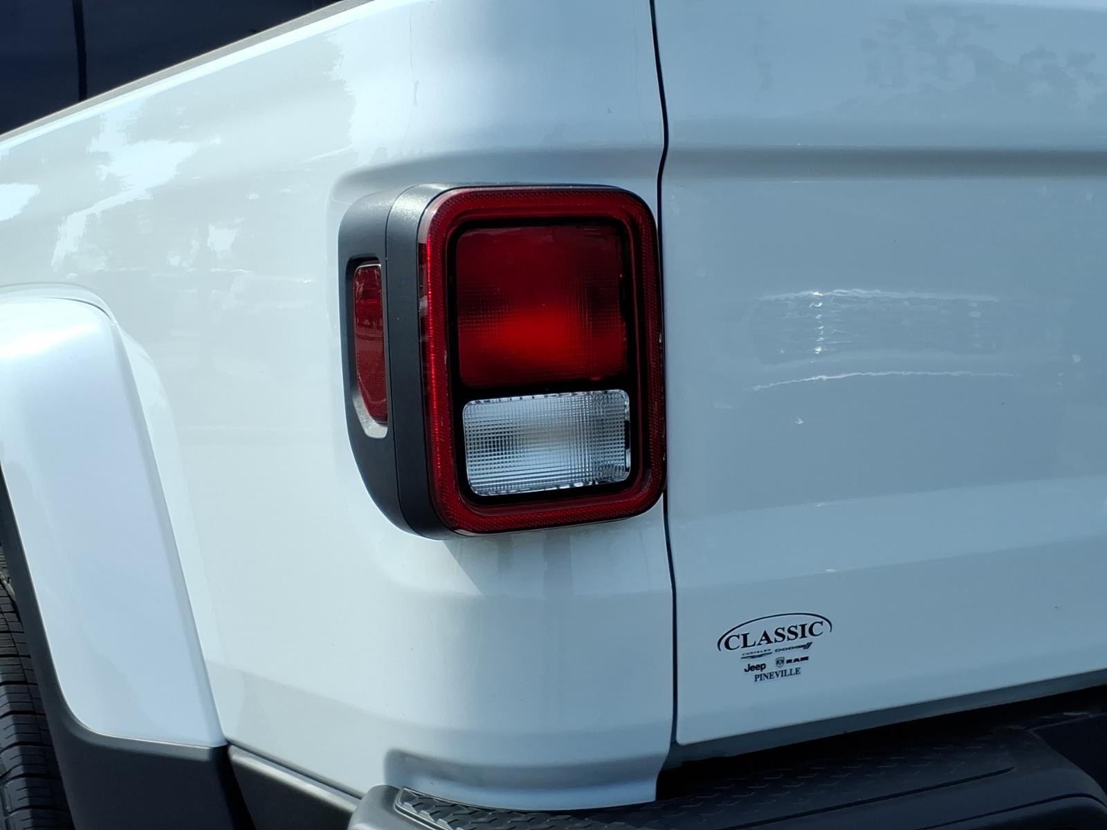 New 2026 Bright White Clearcoat Jeep Sahara image 18