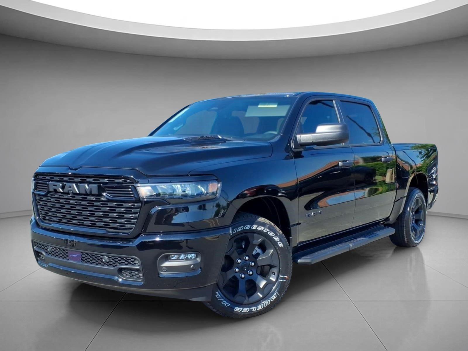 Diamond Black Crystal Pearlcoat 2026 RAM 1500 Express Crew Cab 4WD Pickup Truck Four-Wheel Drive 8-Speed Automatic