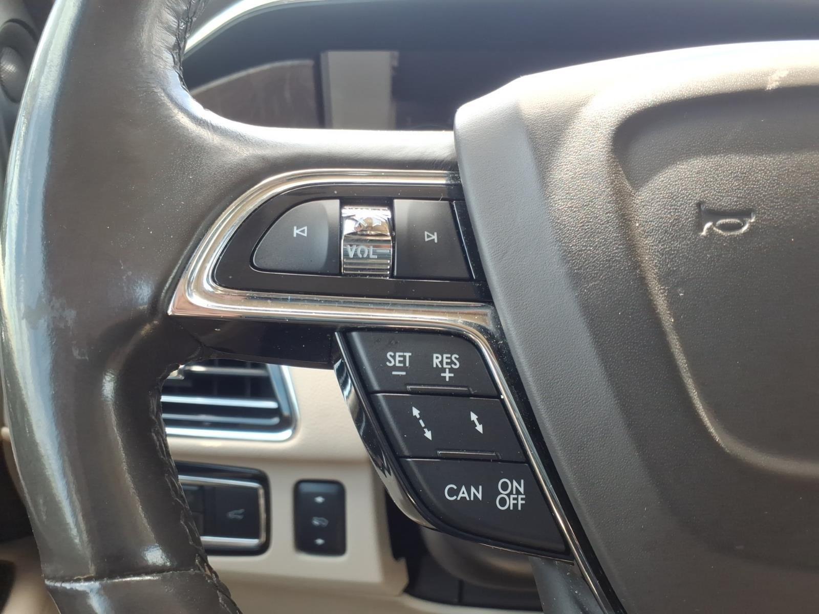 Used 2021 Pristine White Lincoln Reserve image 26