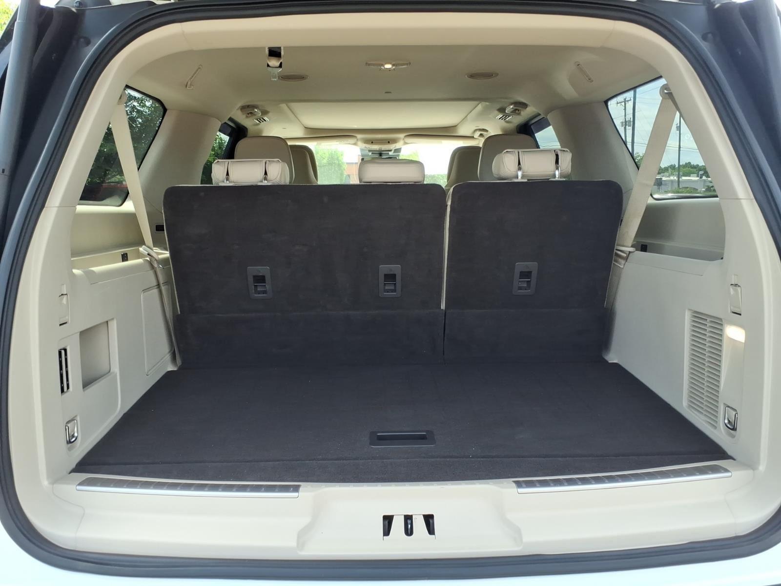 Used 2021 Pristine White Lincoln Reserve image 30