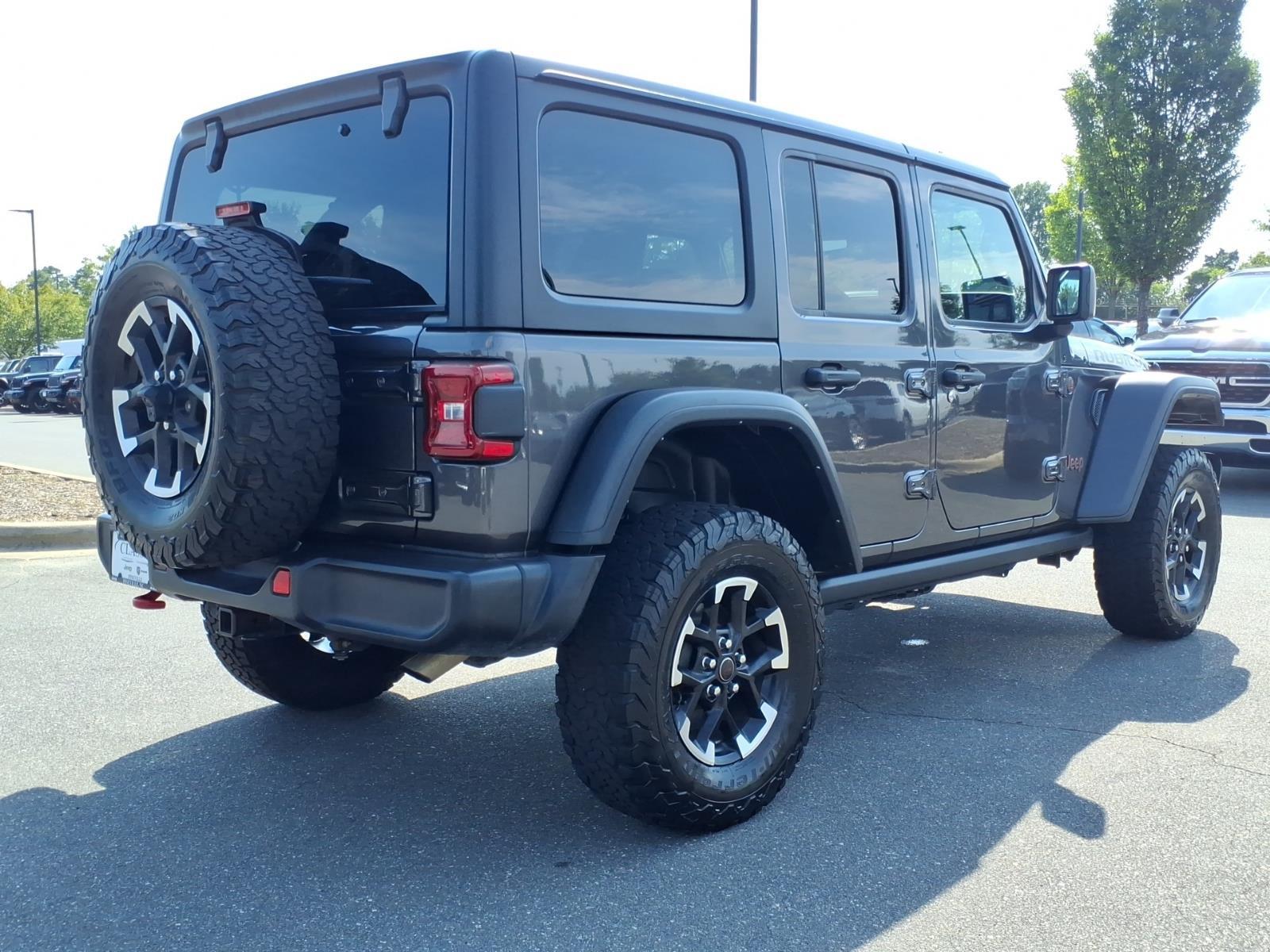 Used 2025 Granite Crystal Metallic Clearcoat Jeep Rubicon image 2