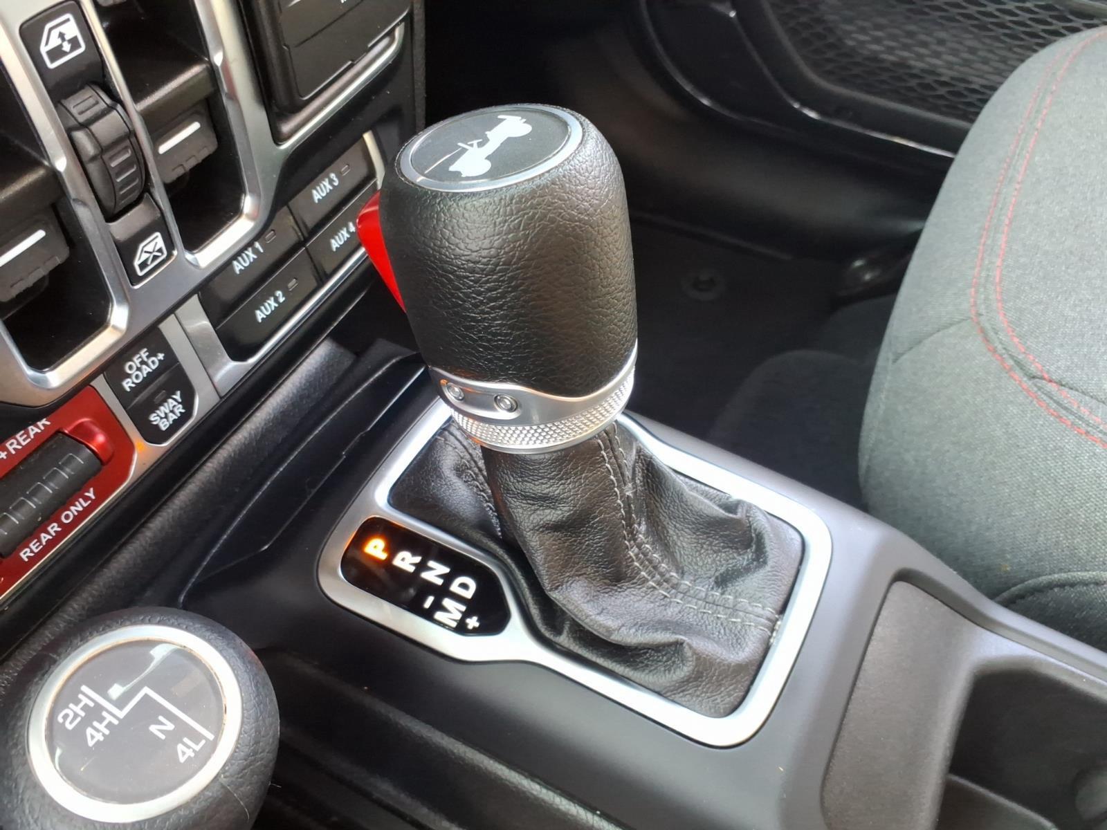 Used 2025 Granite Crystal Metallic Clearcoat Jeep Rubicon image 6