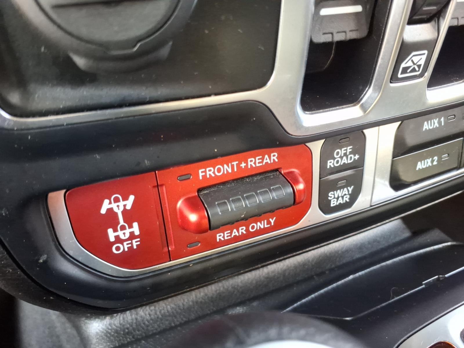 Used 2025 Granite Crystal Metallic Clearcoat Jeep Rubicon image 8