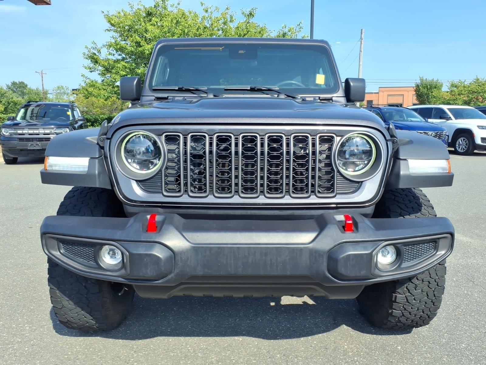 Used 2025 Granite Crystal Metallic Clearcoat Jeep Rubicon image 15