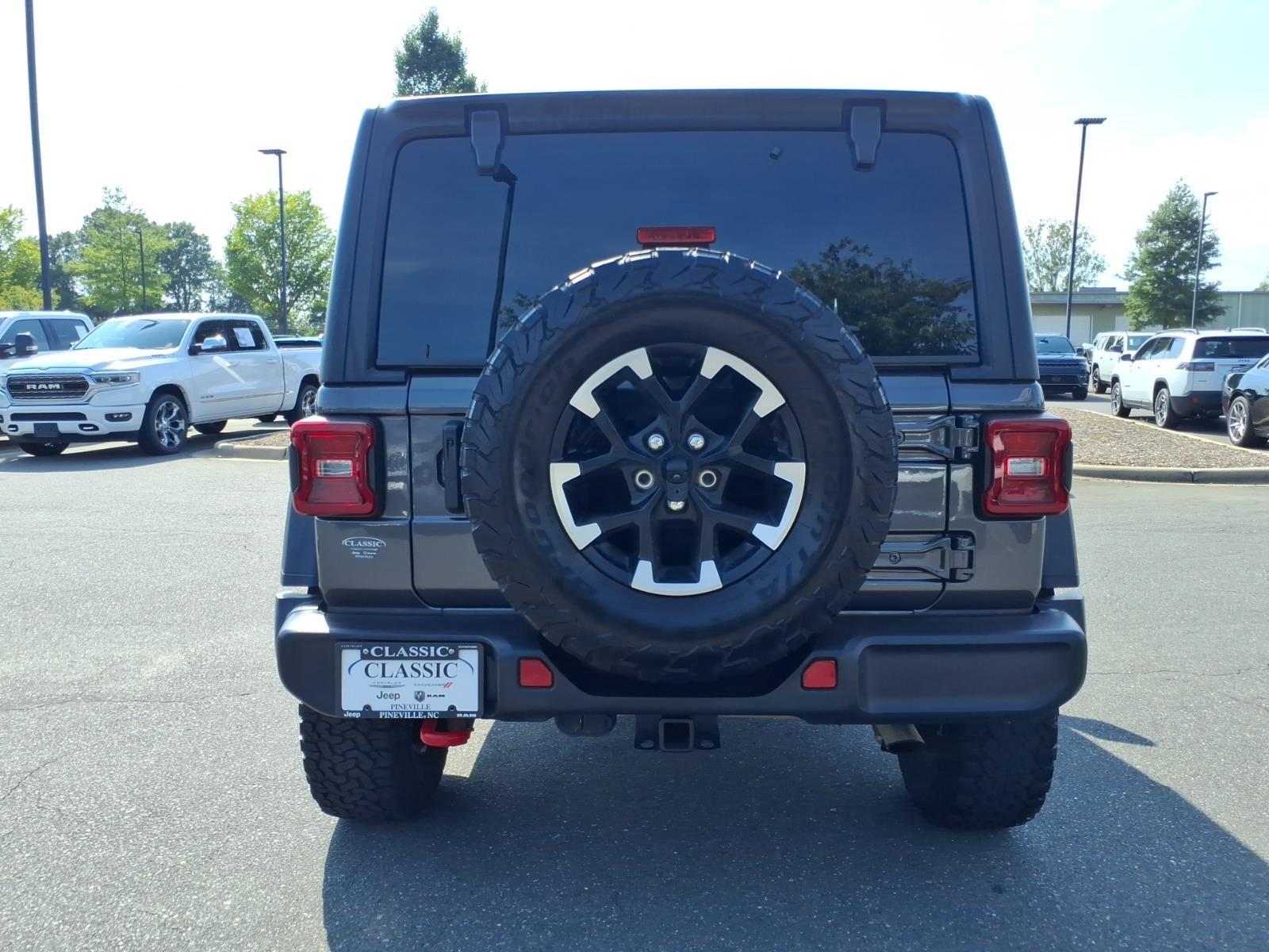 Used 2025 Granite Crystal Metallic Clearcoat Jeep Rubicon image 18