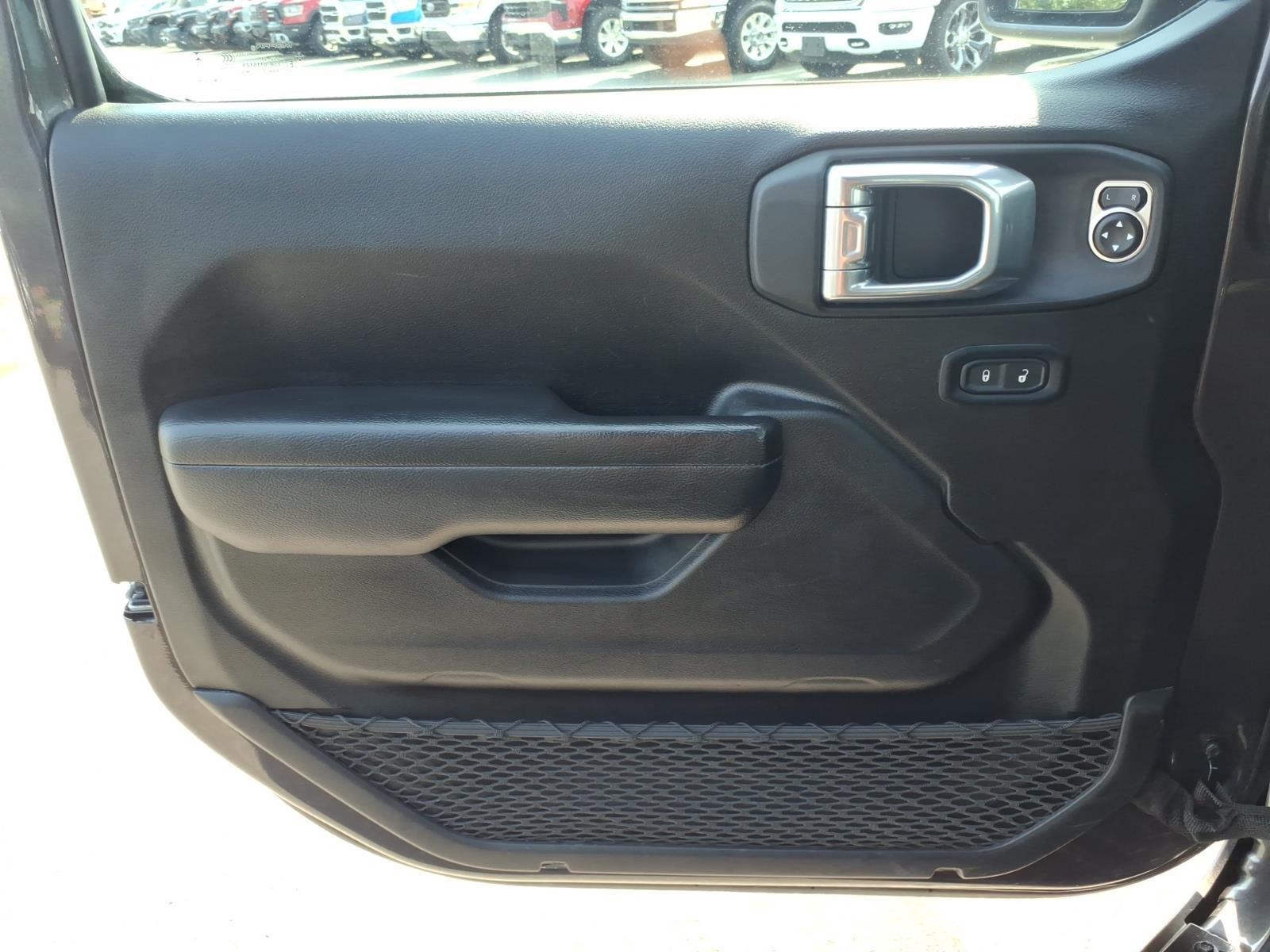 Used 2025 Granite Crystal Metallic Clearcoat Jeep Rubicon image 30