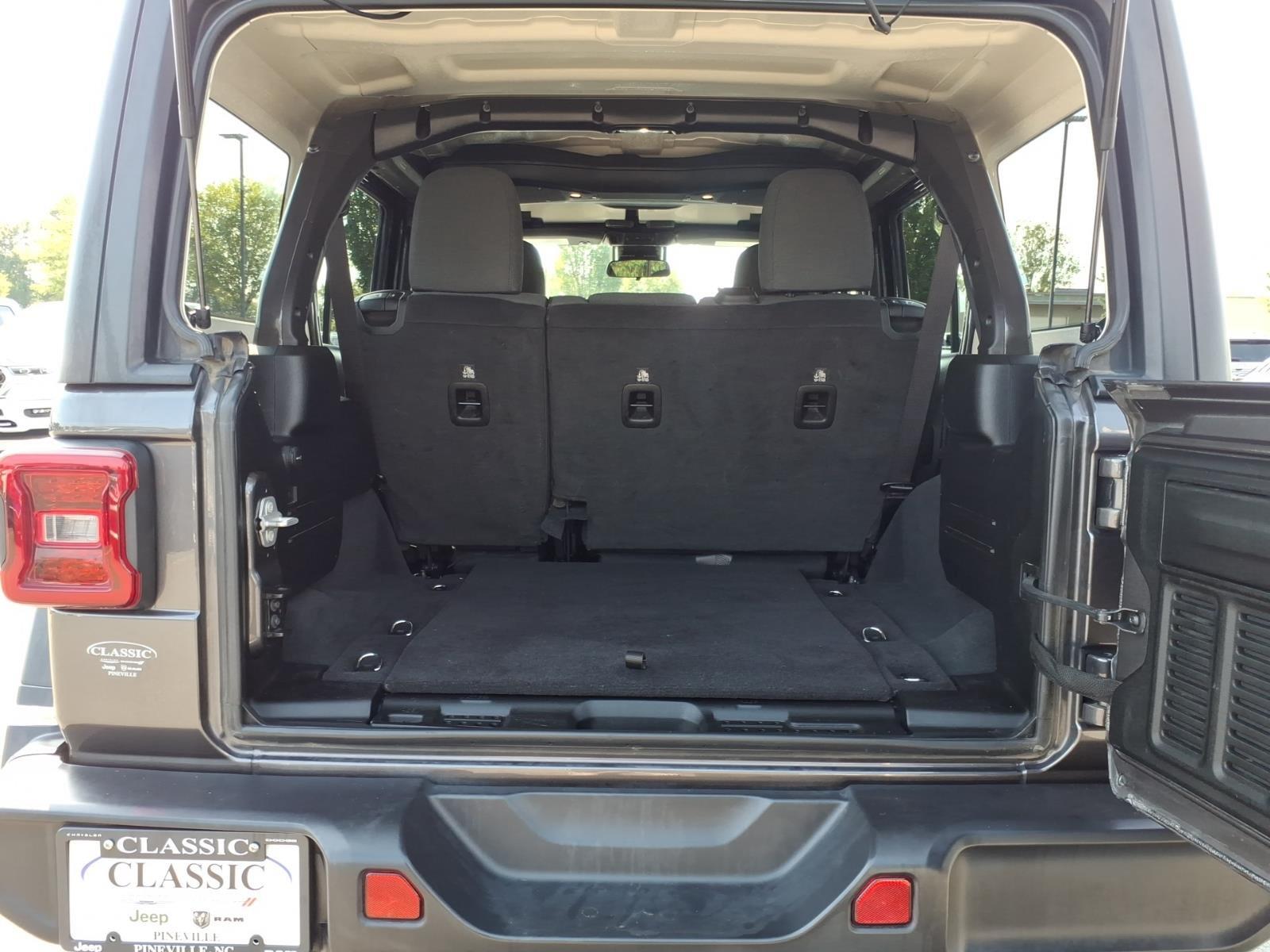 Used 2025 Granite Crystal Metallic Clearcoat Jeep Rubicon image 32