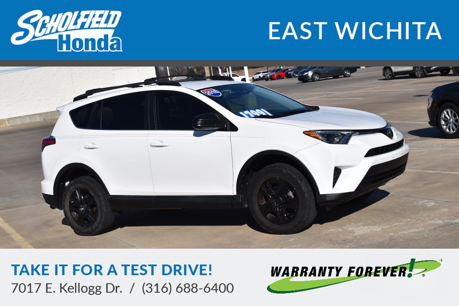 2018 Toyota RAV4 LE's photo