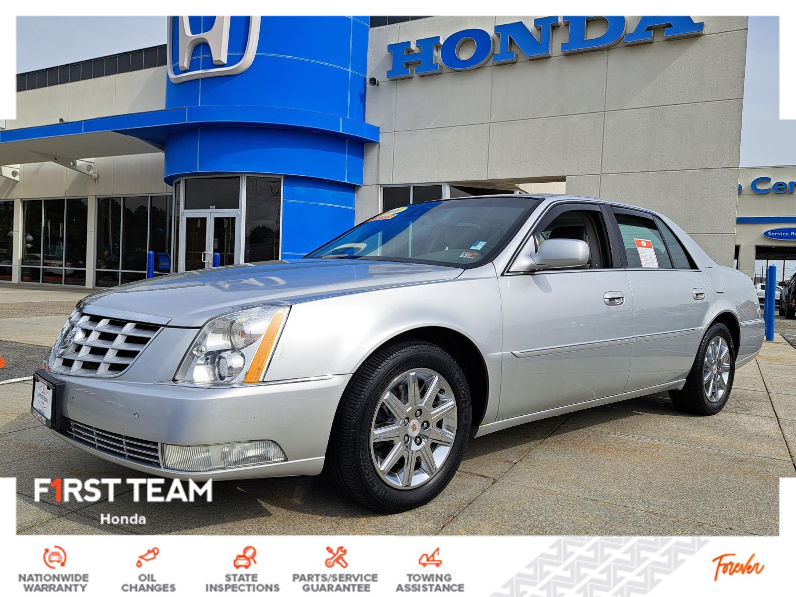 2010 Cadillac DTS w/1SD Sedan 4 Dr. Front Wheel Drive