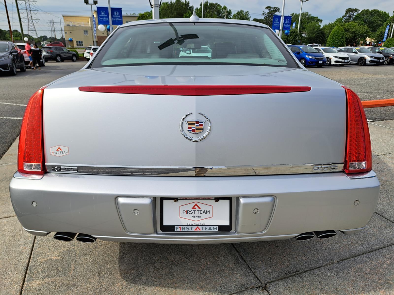 2010 Cadillac DTS w/1SD Sedan 4 Dr. Front Wheel Drive 5
