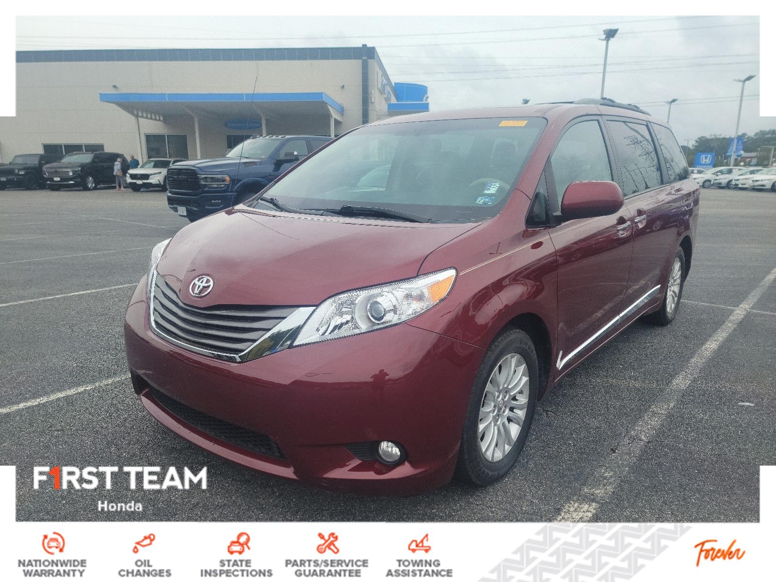 2013 Toyota Sienna XLE Wagon 4 Dr. Front-Wheel Drive