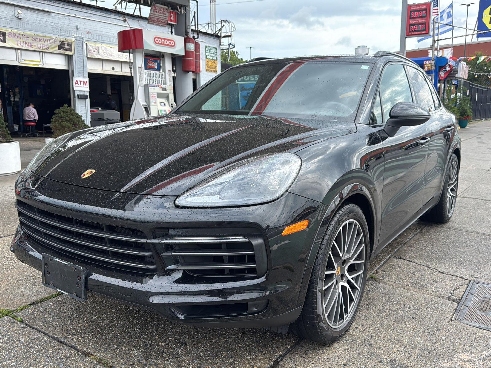  2023 Porsche Cayenne Platinum Edition AWD   