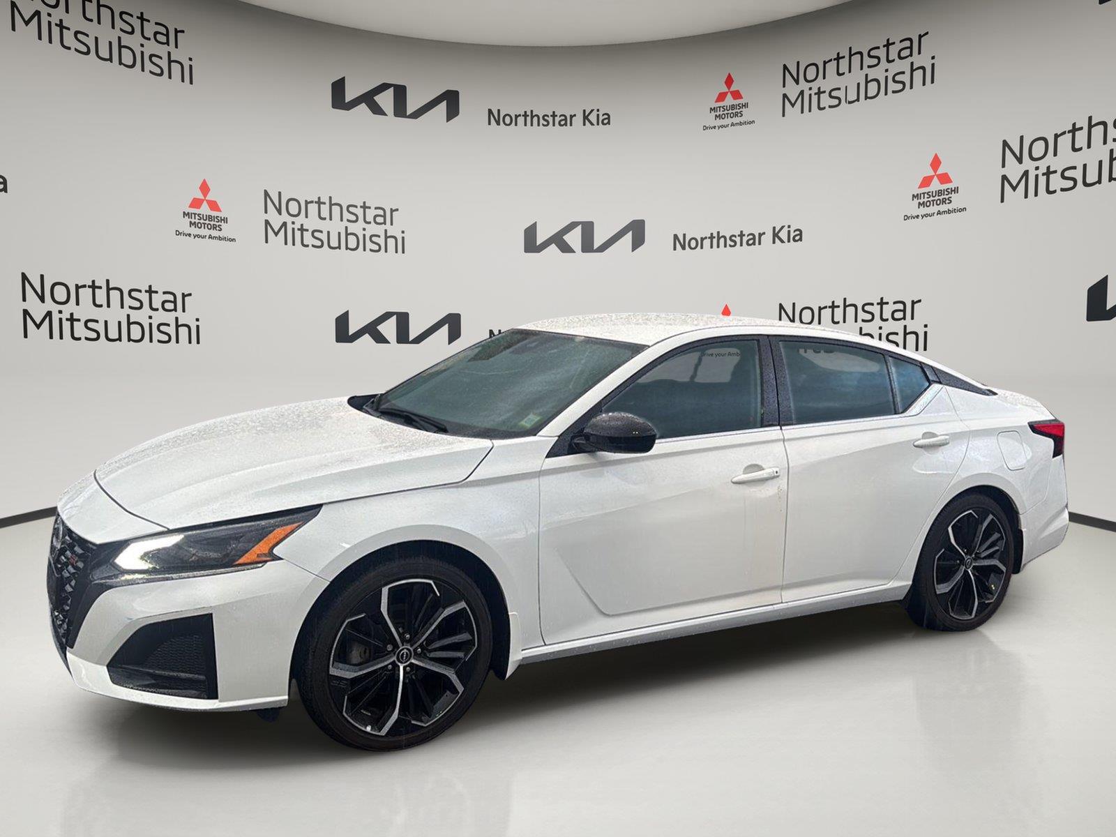 Pearl White Tricoat 2023 Nissan Altima Sedan Front-Wheel Drive Continuously Variable Transmission
