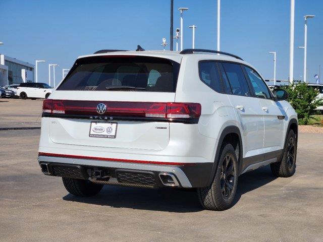 2024 Volkswagen Atlas 2.0T Peak Edition SEL 3