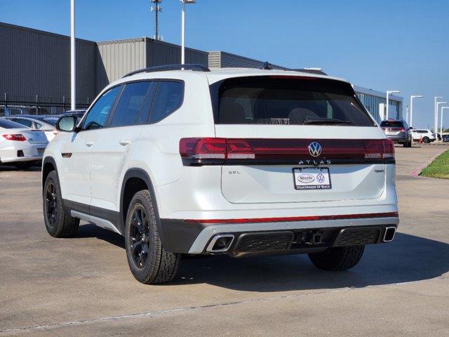 2024 Volkswagen Atlas 2.0T Peak Edition SEL 4