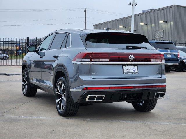 2025 Volkswagen Atlas Cross Sport 2.0T SEL Premium R-Line 4