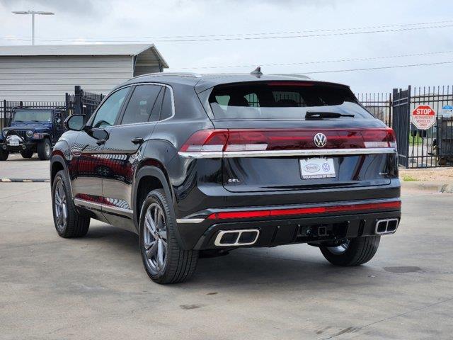 2024 Volkswagen Atlas Cross Sport 2.0T SEL R-Line 4