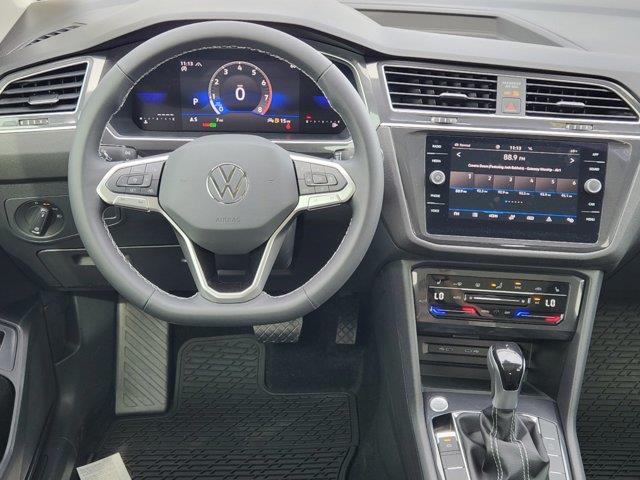 2024 Volkswagen Tiguan SE 21